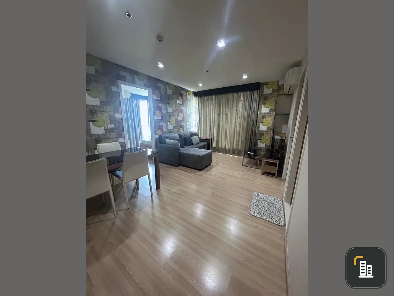 For rent: Rhythm Phahonyothin-Ari, 37th floor. Stunning view! Spacious living area. Don't miss out!
