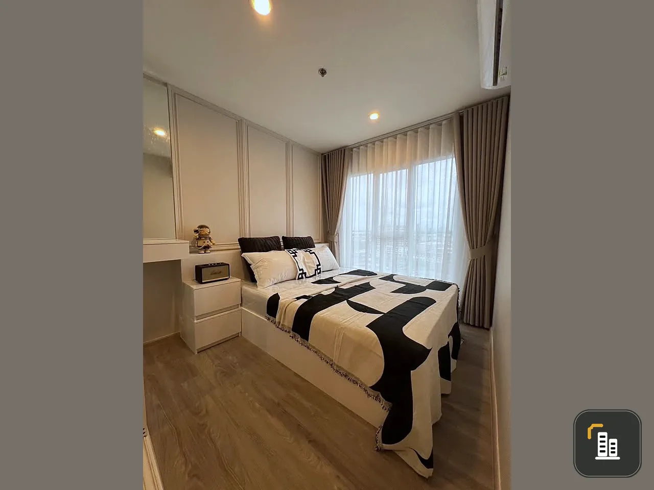 For rent: Regent Home Bangna condo. Beautifully decorated unit with high-quality built-in furniture. Excellent value. You absolutely must not miss thi