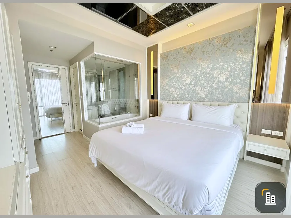 Star View condos for sale:spacious living areas,coordinated interior design, high-quality wallpaper,and private elevator access to your unit. Book now