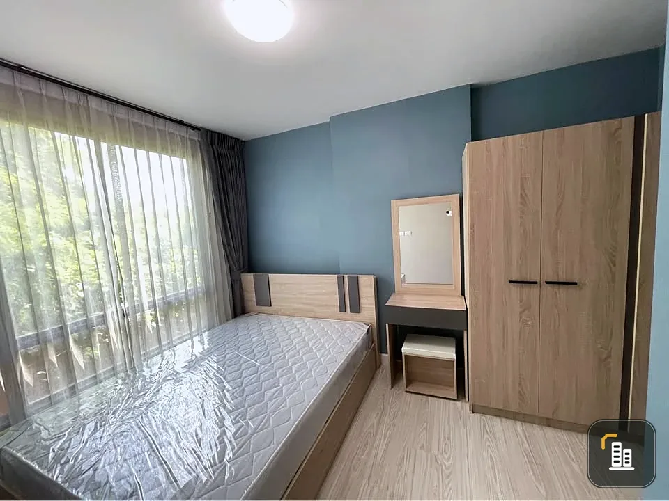 L-style condo for sale. Well-partitioned unit with views of trees from the back, creating a very pleasant and relaxing atmosphere. You'll regret missi