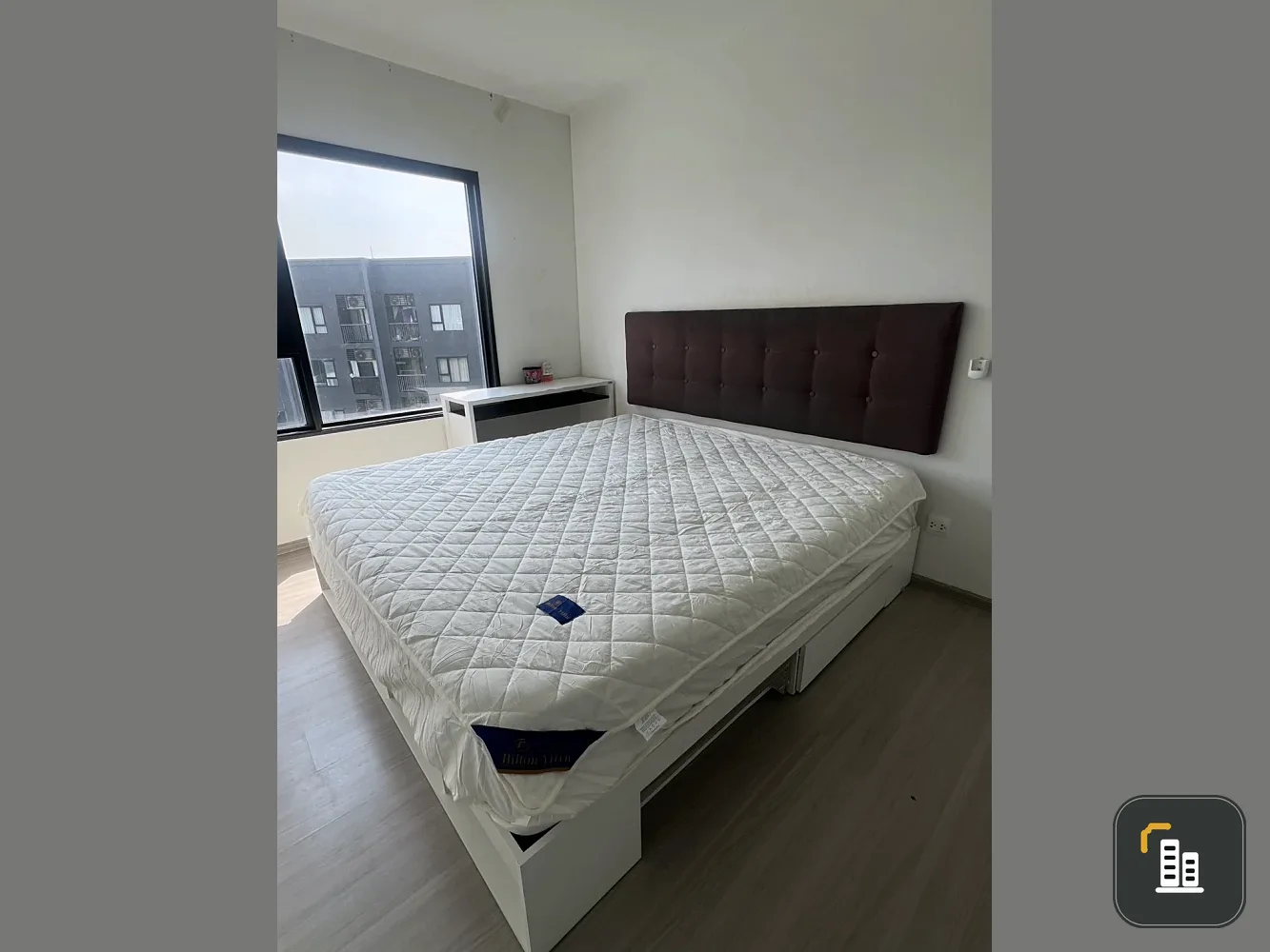 For rent: Aspire Sukhumvit-Onnut, Building B, 8th floor. Spacious and comfortable room, not cramped at all. Highly recommended!
