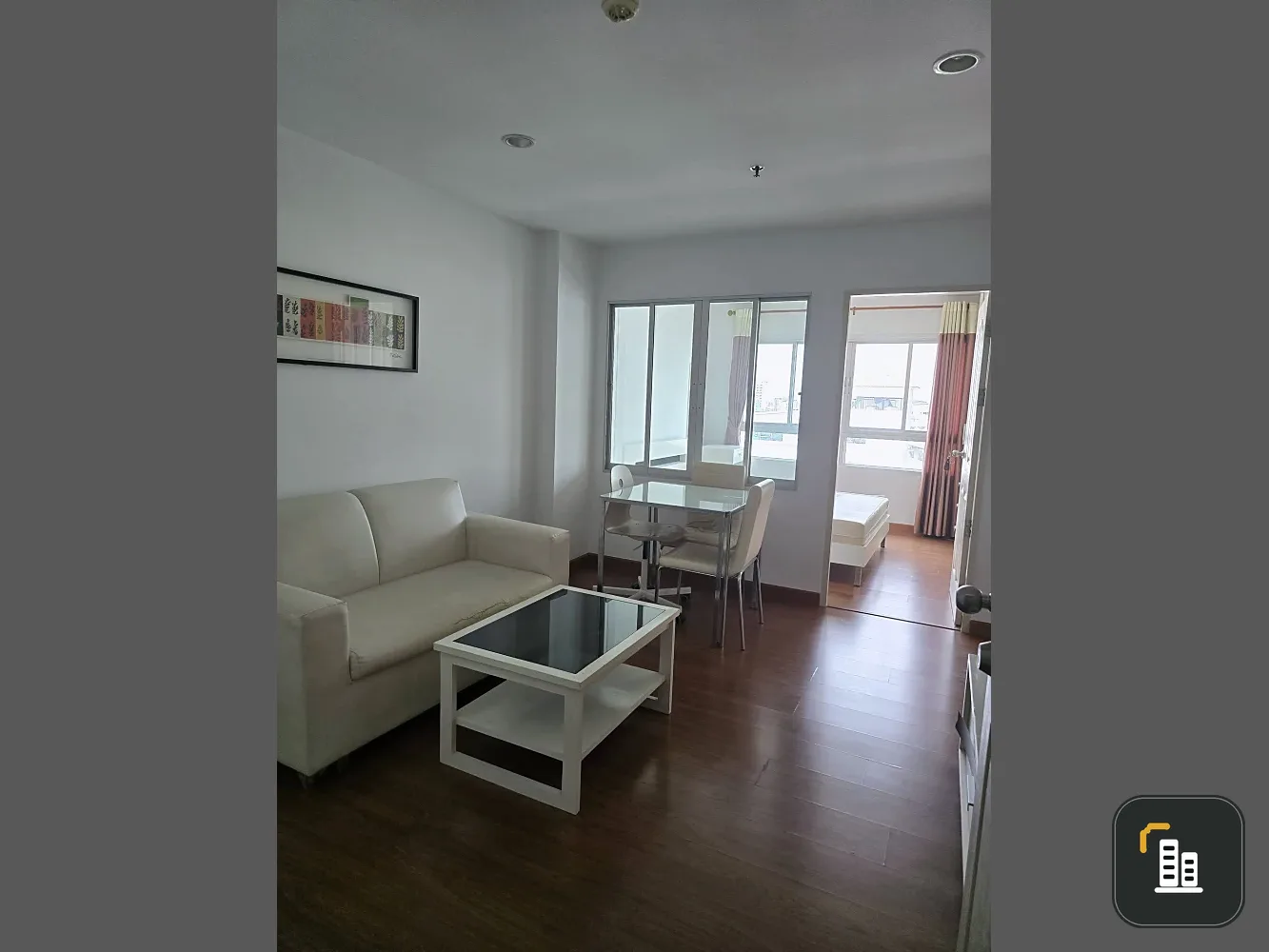 Selling a unit at The Niche Ratchada-Huaikwang, 9th floor, fully furnished. Don't miss this opportunity!