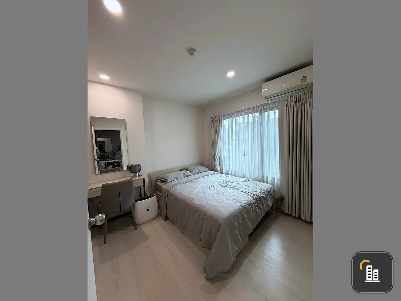 Selling Phyll Phahol 34, 1 bedroom, 1 bathroom. Spacious living area, great location, convenient transportation. Don't miss out!