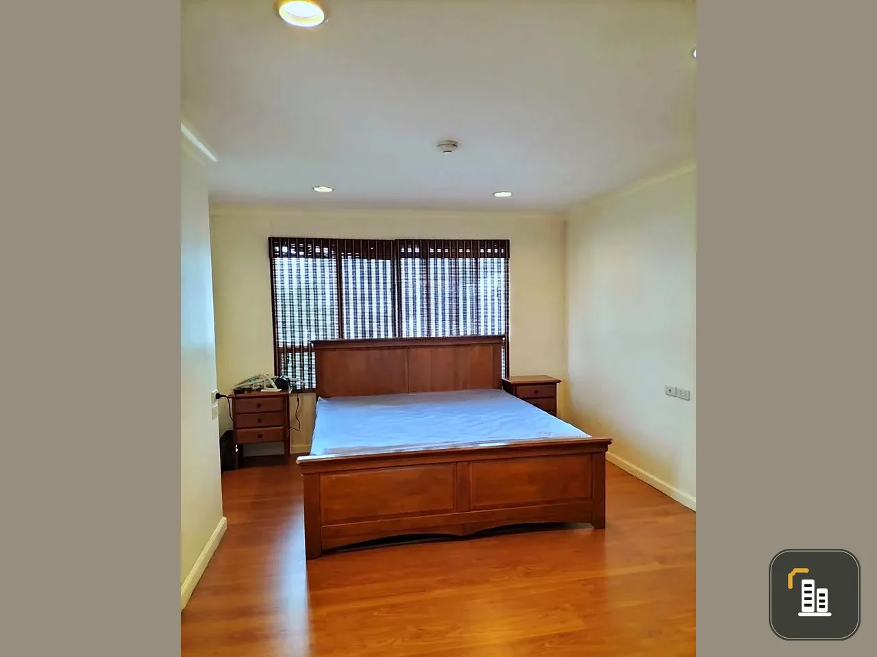 Selling Lumpini Suite Ratchada - Rama 3. Beautiful, spacious, and airy room, ready to move in. Fully furnished with appliances. Book now!