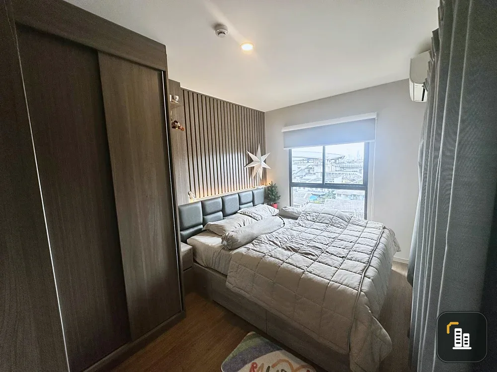 For sale or rent: Lumpini Selected Charan 65-Sirinthon Station. Fully furnished with appliances and built-in furniture throughout. Move-in ready.