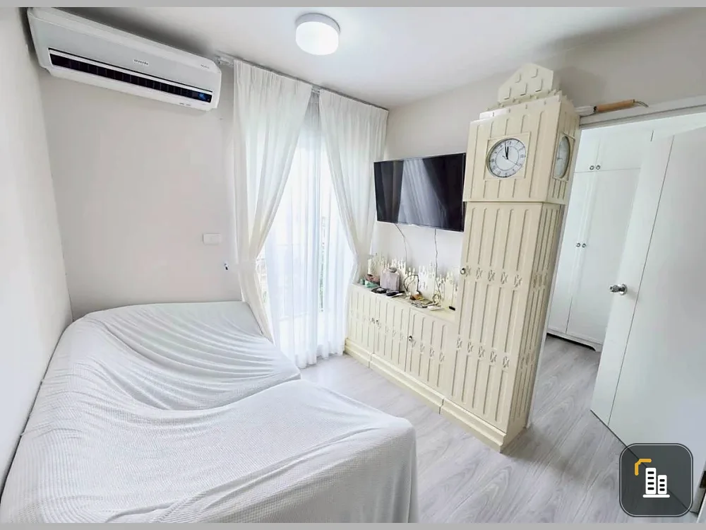 Plum Condo Ramkhamhaeng 60 for sale. Large unit, quiet, pool view. Beautiful white and cream built-in furniture. Don't miss out!