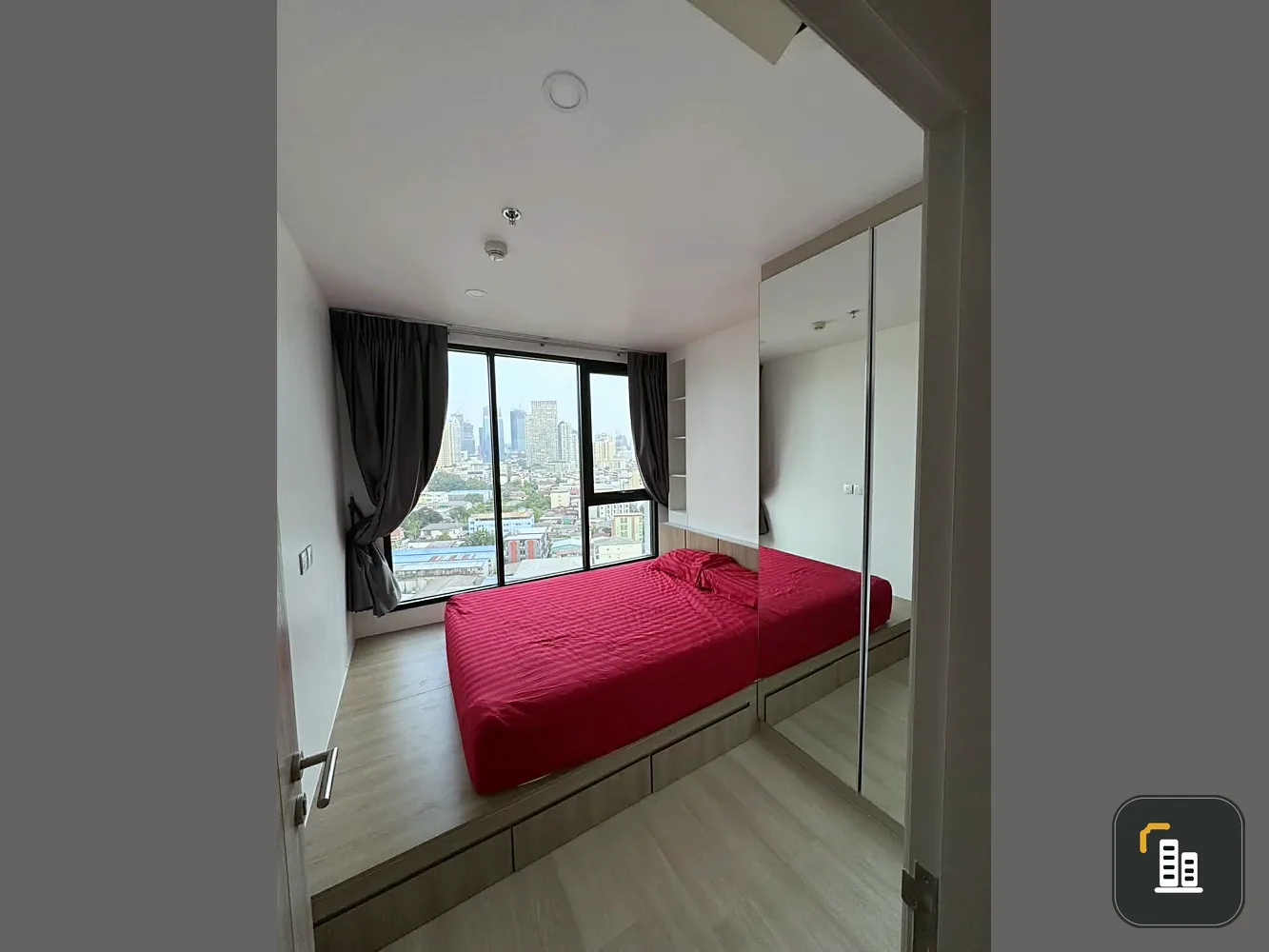 For rent: Knights Bridge Prime Sathorn, corner unit with unobstructed city views. High level of privacy and tranquility. Don't miss out!