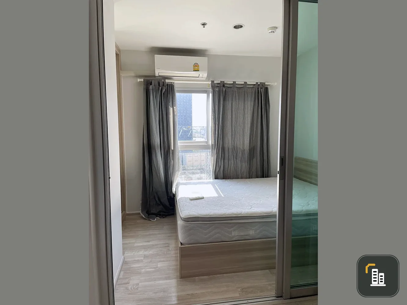 Plum Condo Ramkhamhaeng Station for sale. Ready to move in, high floor, fully furnished. Book now!