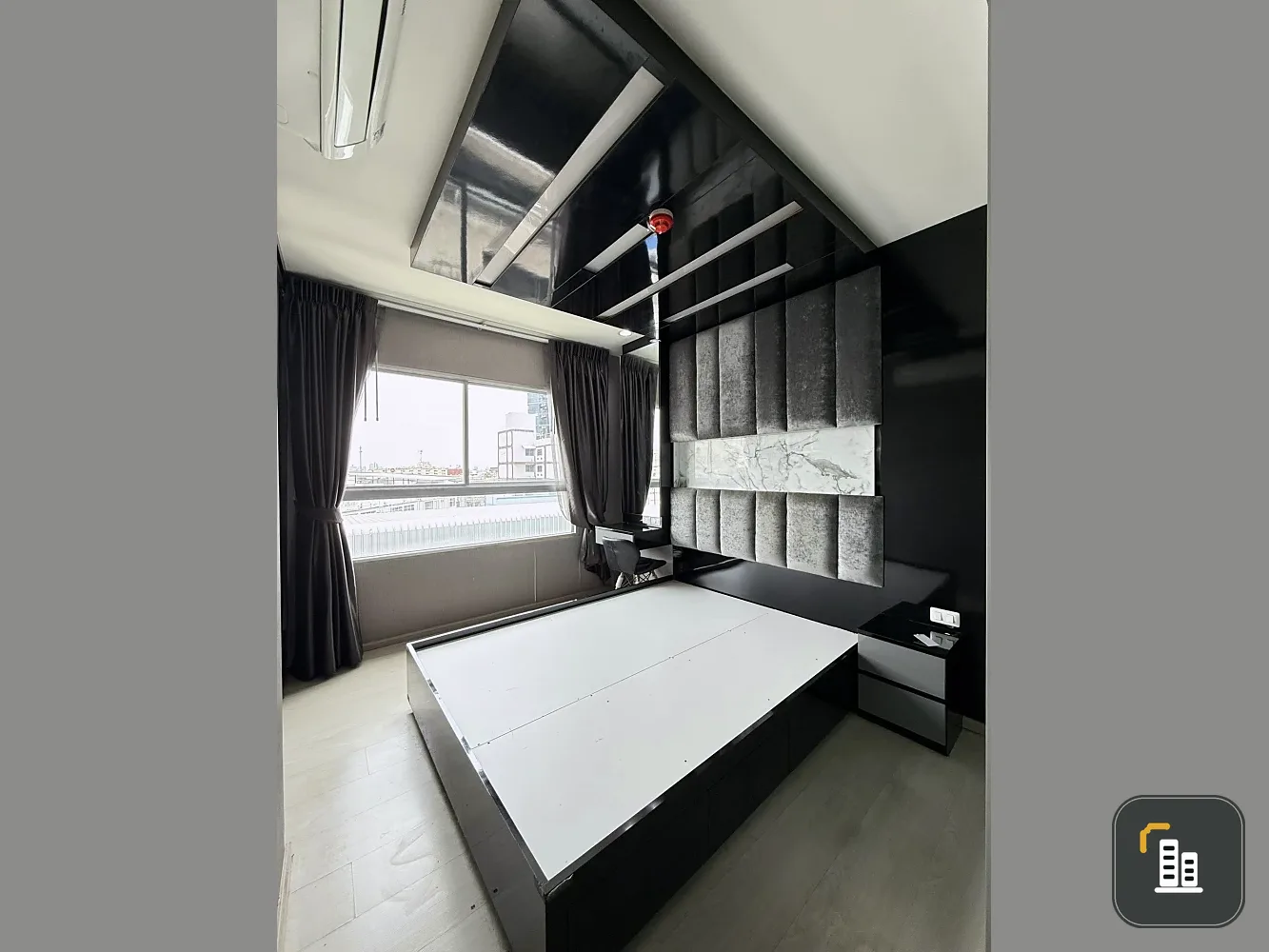 Selling a beautifully decorated condo at Aspire Ladprao 113. High-quality built-in furniture. Amazing price! Own it today! Don't wait!
