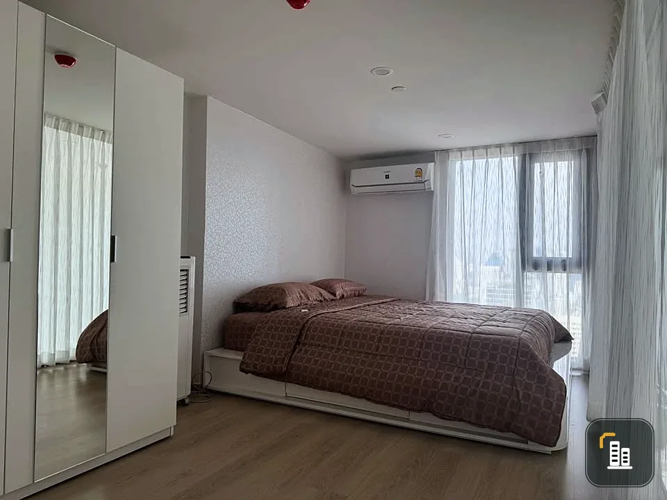 For rent: Life Rama 4 - Asoke Duplex, 2 floors, located on the 35th floor, 48 sq.m. Fully furnished with appliances. Don't miss this opportunity!