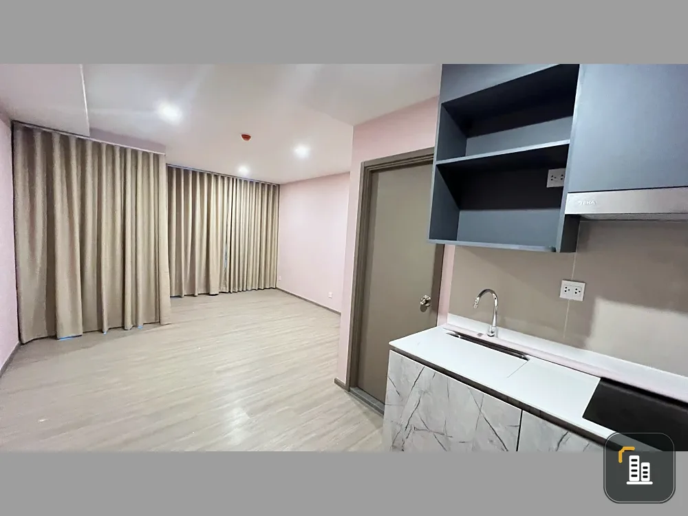 Selling Aspire Ratchayothin, studio room, city view, unfurnished, wallpapered. Hurry, limited availability!