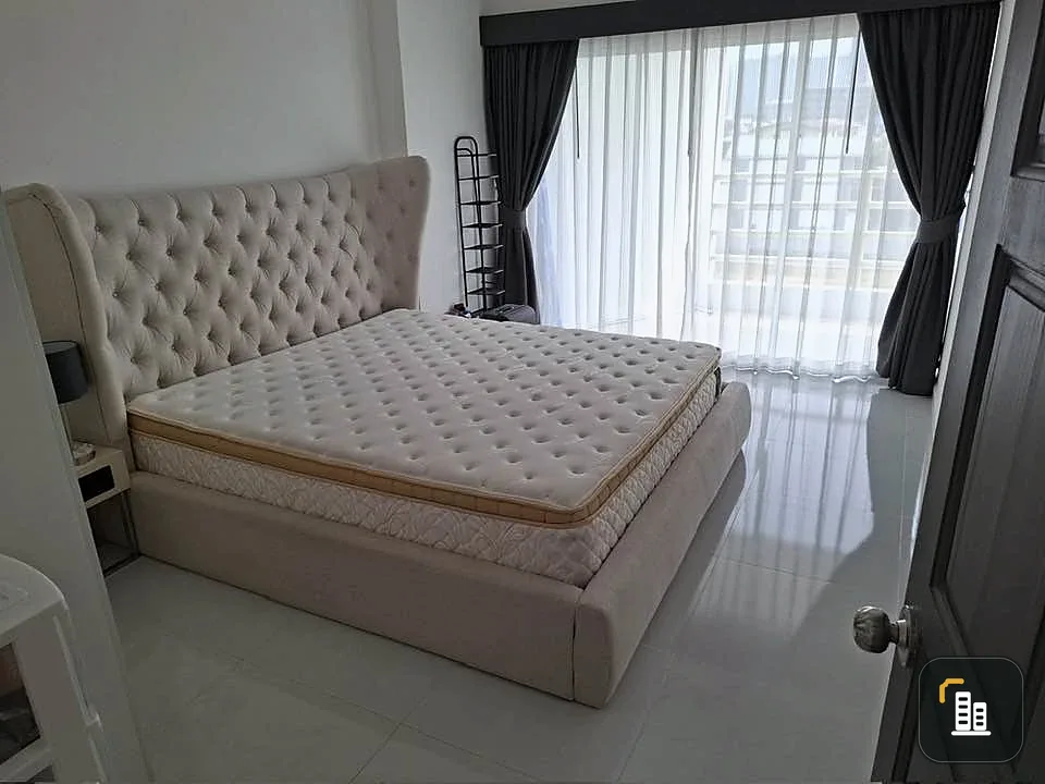 Selling View Talay Jomtien Condominium 8, 2 bedrooms, spacious living area, and complete amenities. Book now!