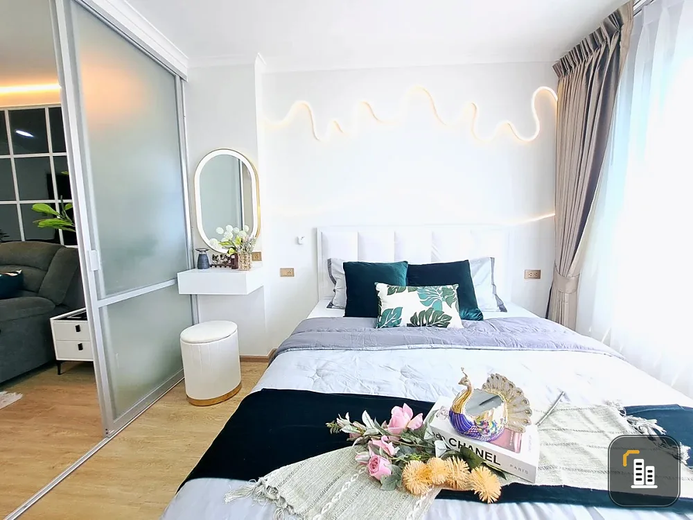 Selling Lumpini Place Rama VIII condo. Unobstructed view overlooking the swimming pool. Beautiful and comfortable unit. Book now if interested!