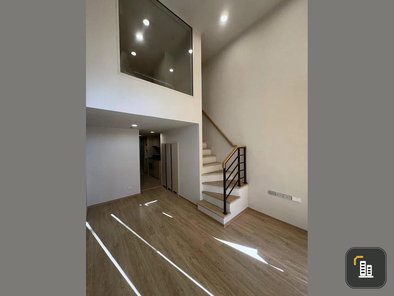 Selling a pre-sale unit at Culture Chula, Hybrid type, with a 4.3-meter high ceiling and a total usable area of 36 sq.m. Don't miss this opportunity