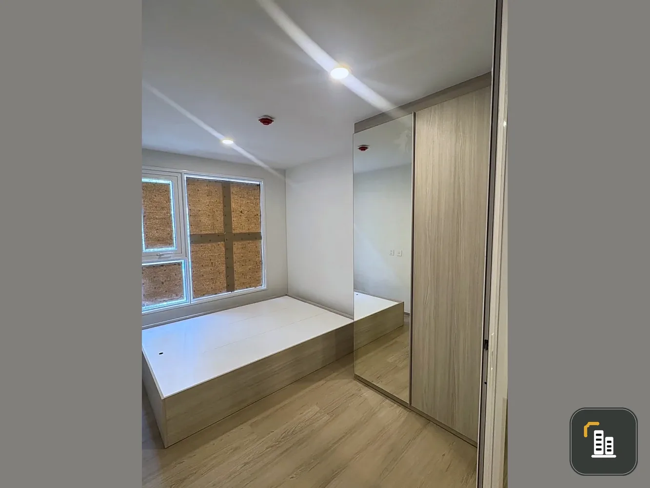 Selling a unit at The Origin Phahonyothin 57, 2nd floor, pet-friendly zone. A must-have for animal lovers!