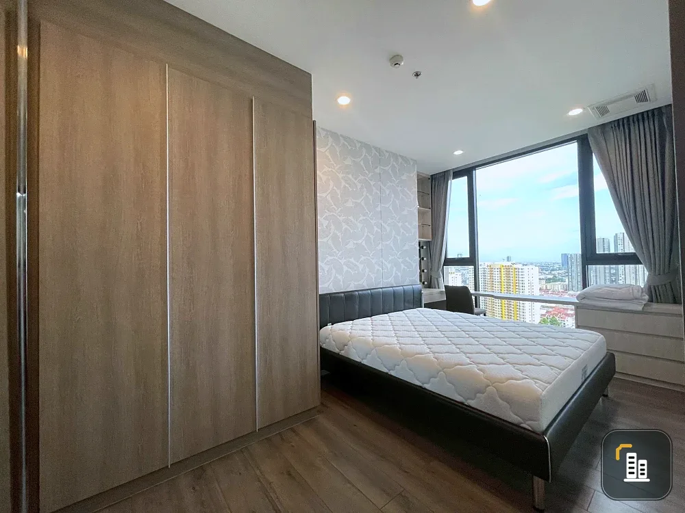 For rent: Whizdom Essence condo, very high floor, 2 bedrooms, large living area. Don't miss out!