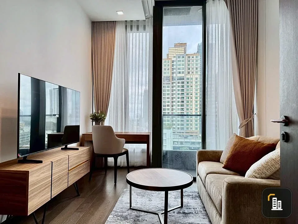 Selling AESTIQ THONGLOR Fully Furnished unit by Chanintr. North-facing unit with unobstructed view. Move-in ready; just bring your belongings.