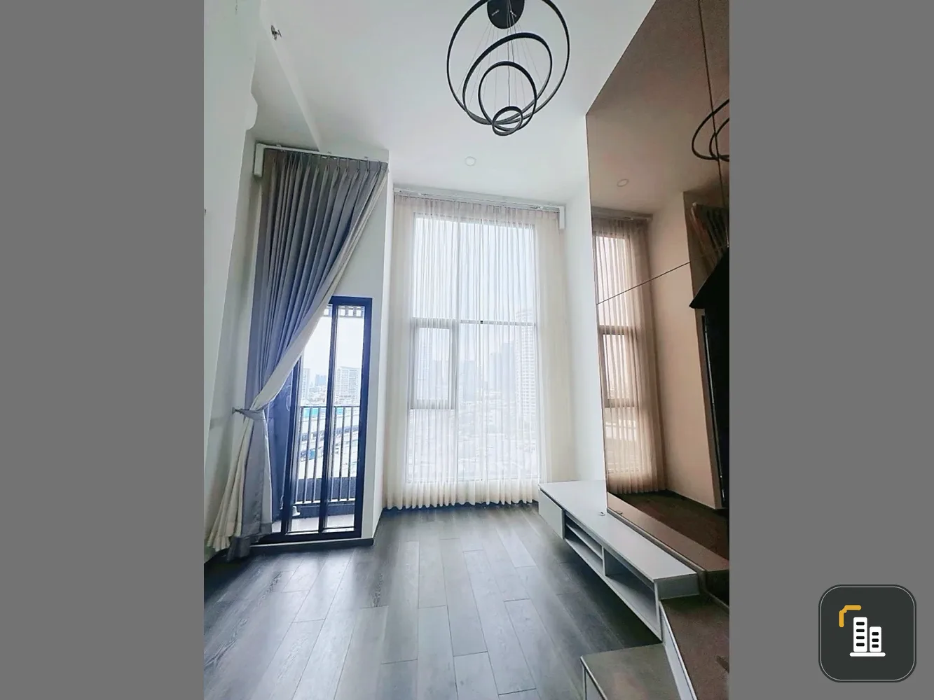 Selling Knights Bridge Space Rachayothin, 14th floor. Great location, great place to live. Book now!