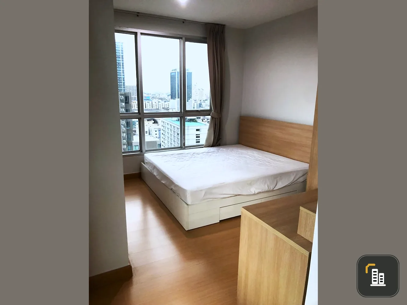 Life @ Ratchada-Huaikwang condo for sale, 15th floor, high floor with city view. Interested in owning one? Book now!
