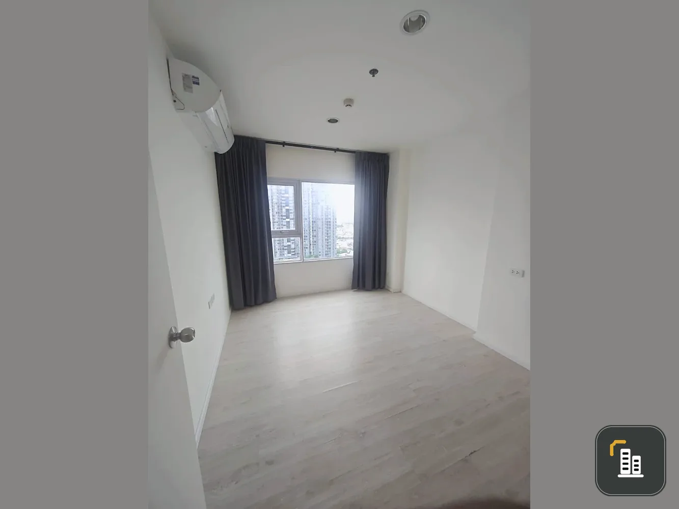Condo for sale: Aspire Sathorn-Tha Phra. Great location, attractive price. Buy now!!