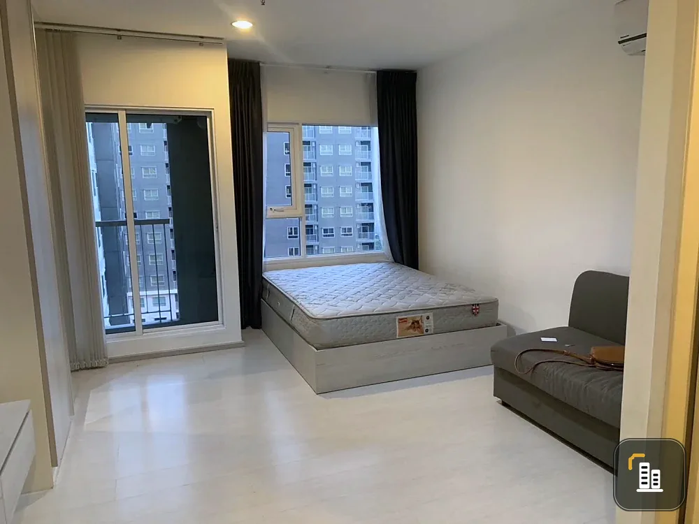 Selling Aspire Erawan, 27th floor, studio room with pool view, fully furnished. Great location. Book now to secure your unit.