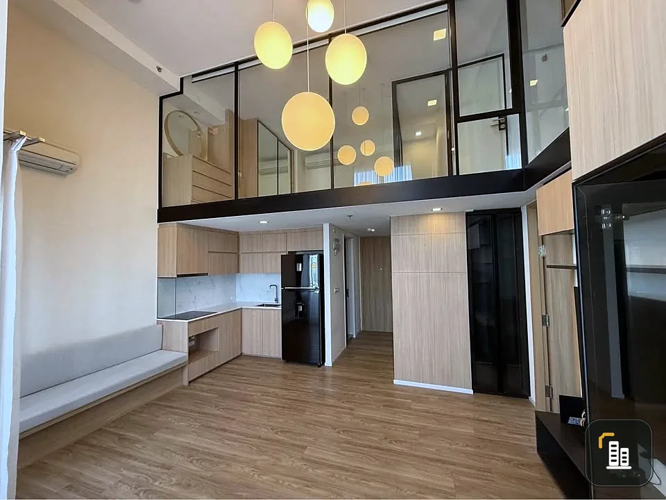 Selling Siamese Sukhumvit Onnut, a rare, large unit with a home-like feel in the heart of the city. This corner unit offers peace and privacy and is w