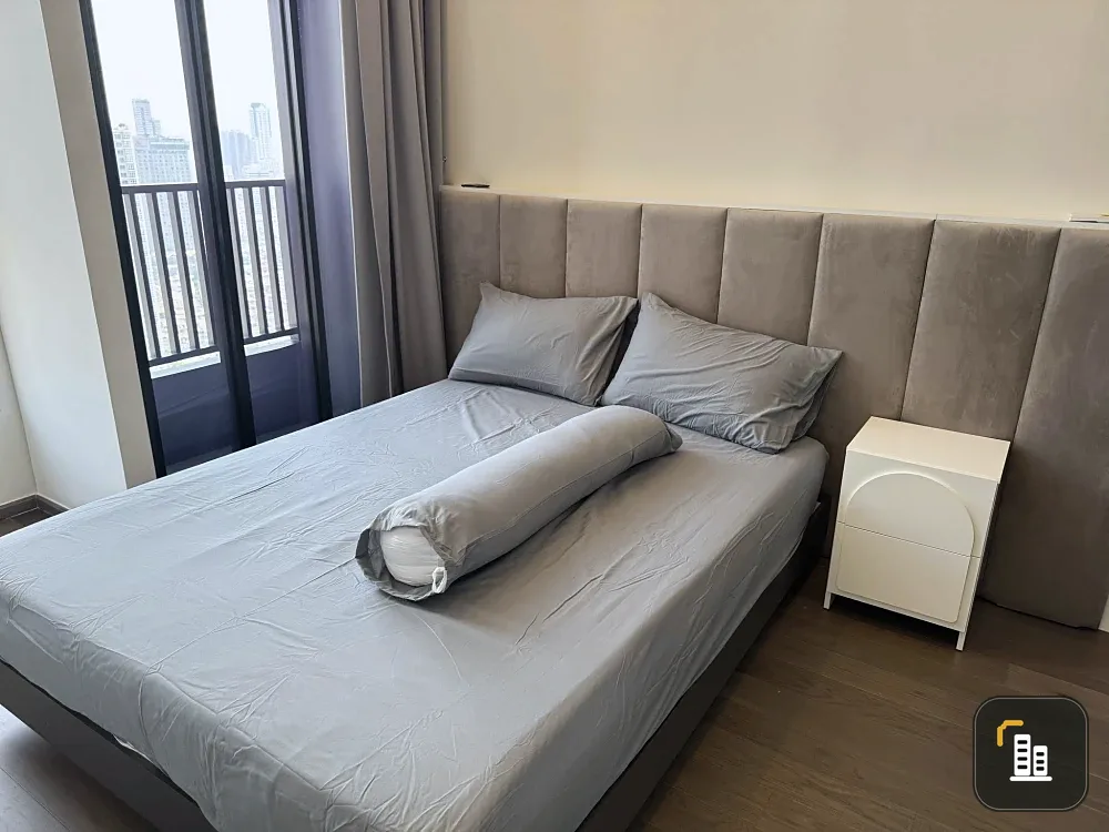 For rent: Park Origin Chula Samyan. Spacious room with ample usable space in a prime location. Fully furnished. Book now!
