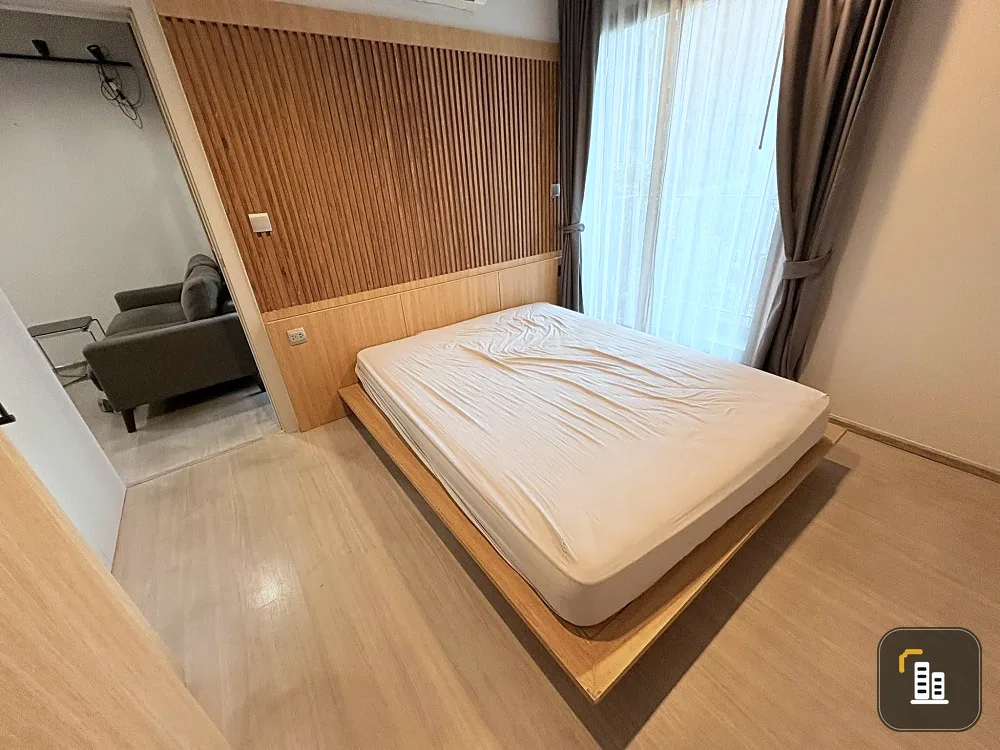 Selling a corner unit at Life Asoke-Rama 9, offering privacy and ample living space. Features high-quality built-in furniture. Don't miss out!