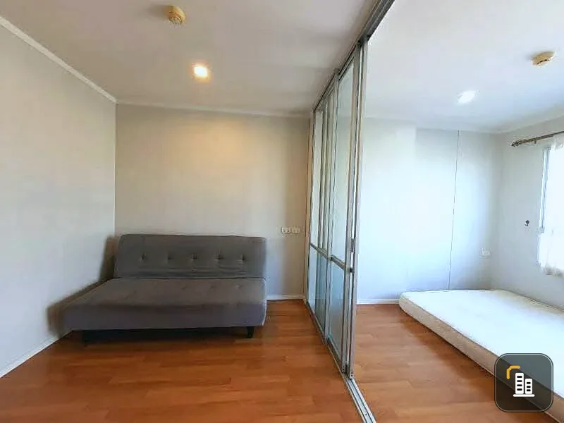 For rent: Lumpini Place Suksawat - Rama 2, 11th floor (1 bedroom, 1 kitchen, 1 bathroom). Fully furnished with appliances. Ready to move in!