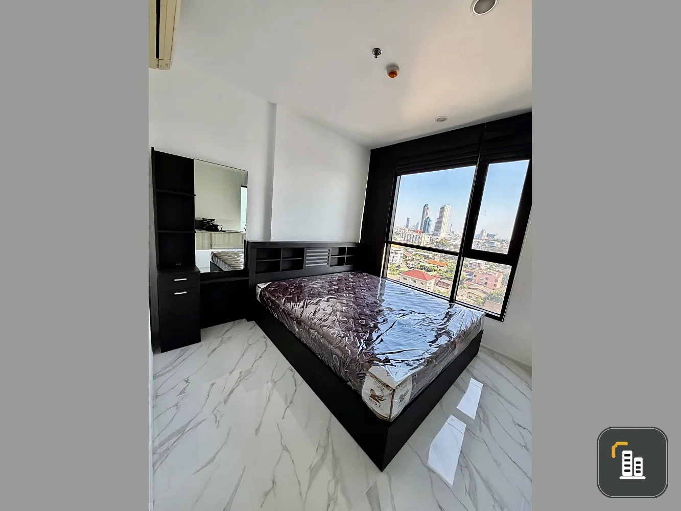 For sale or rent: Condo near BTS, highly recommended! Fuse Sathorn-Taksin. Comfortable and spacious rooms with high-quality marble flooring. Don't mis