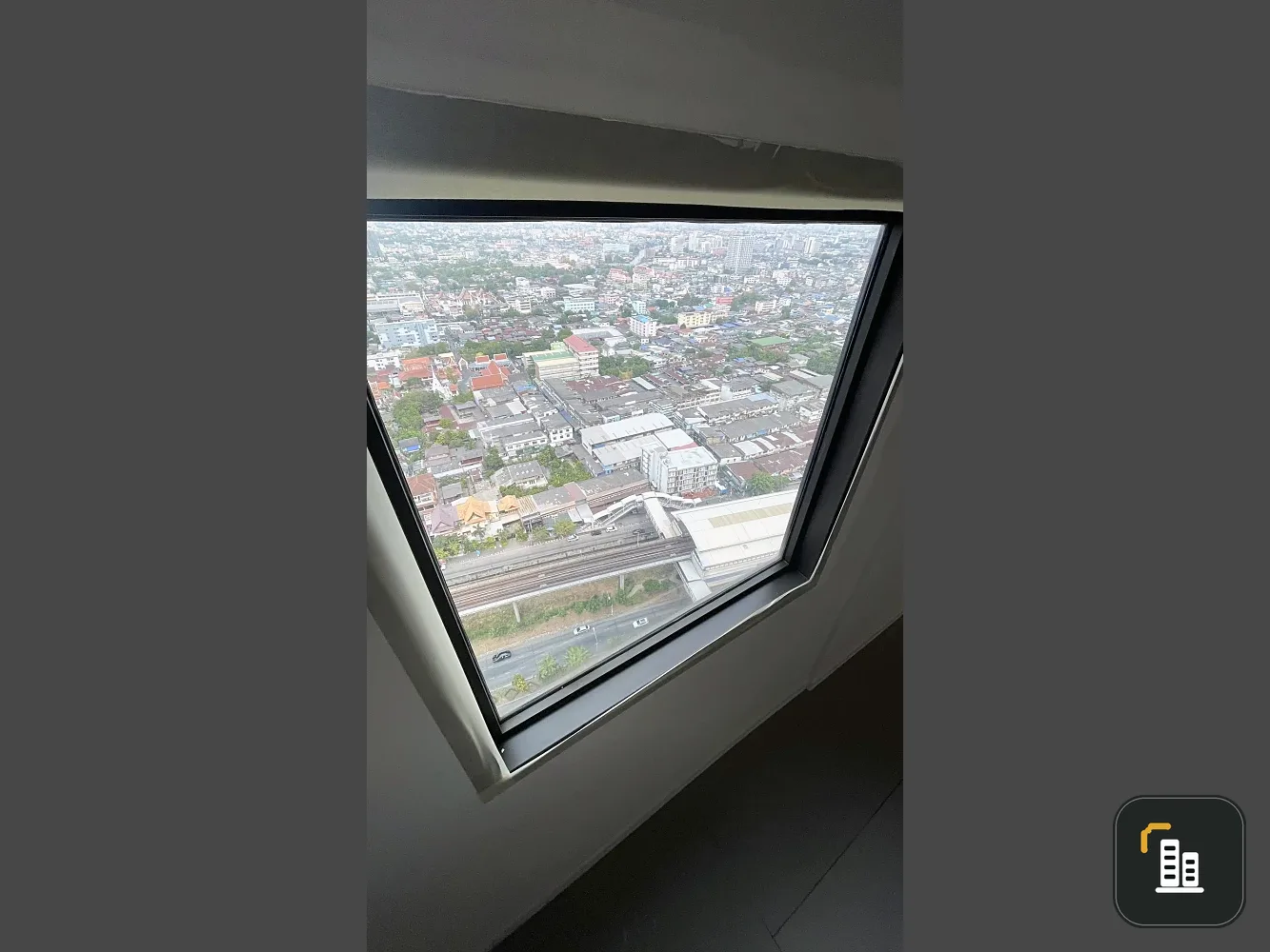 If you're looking for a unit with a "truly unobstructed view, not blocked by other buildings," Quintara My'Den Phothinimith is now available for pre-s