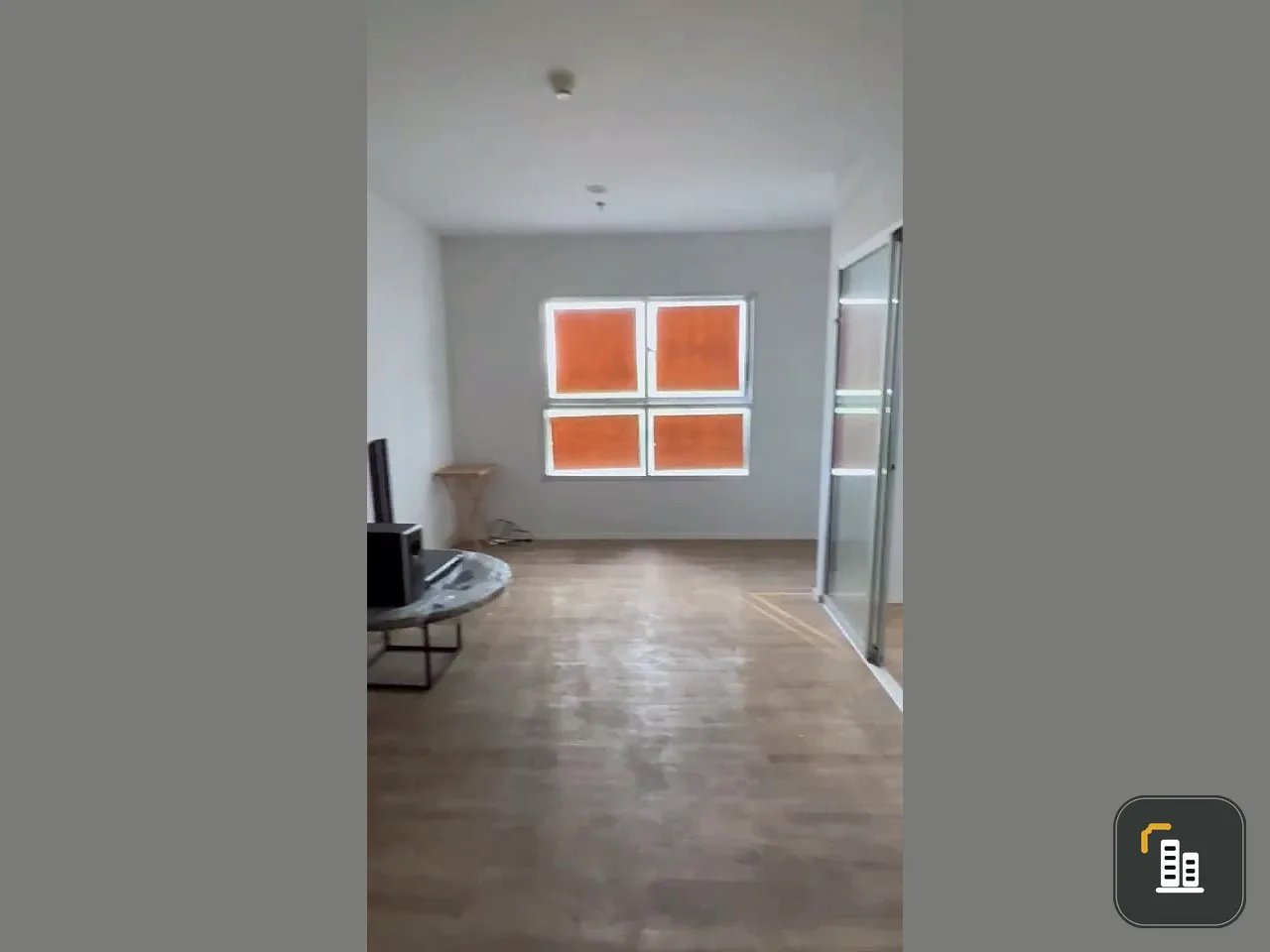 Selling ISSI Condo Suksawat, unfurnished unit, 6th floor, beautiful unblocked swimming pool view. Don't miss out!
