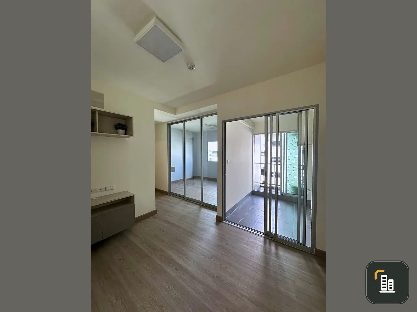 Selling an unfurnished unit at The Niche ID Rama 2, 4th floor. Excellent location and fully furnished. Don't miss this opportunity!