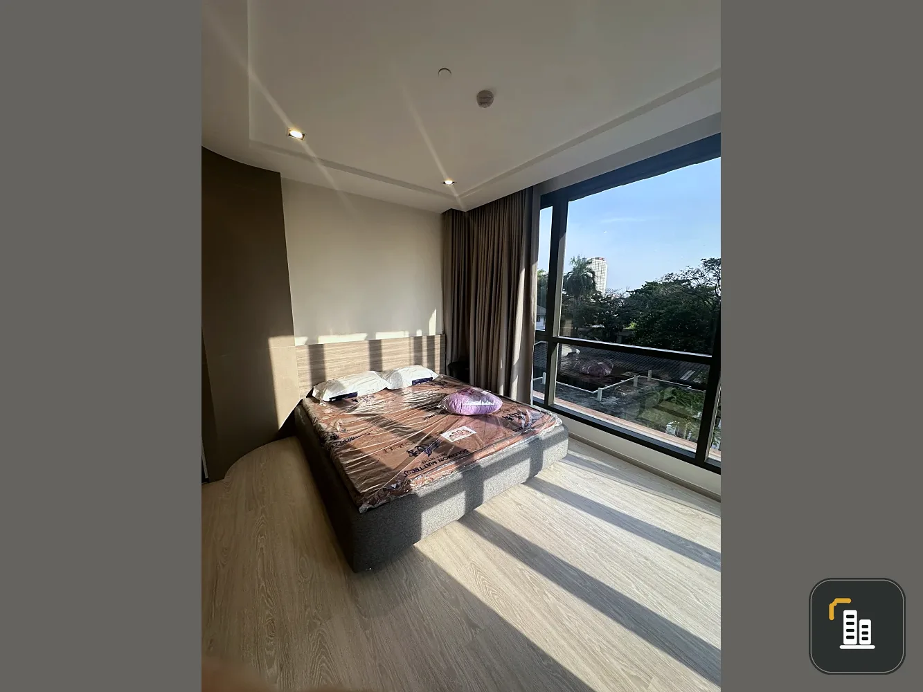 For rent: The Room Sukhumvit 38. Ready to move in. Spacious and comfortable room, perfect for families. Book now before it's too late!!!