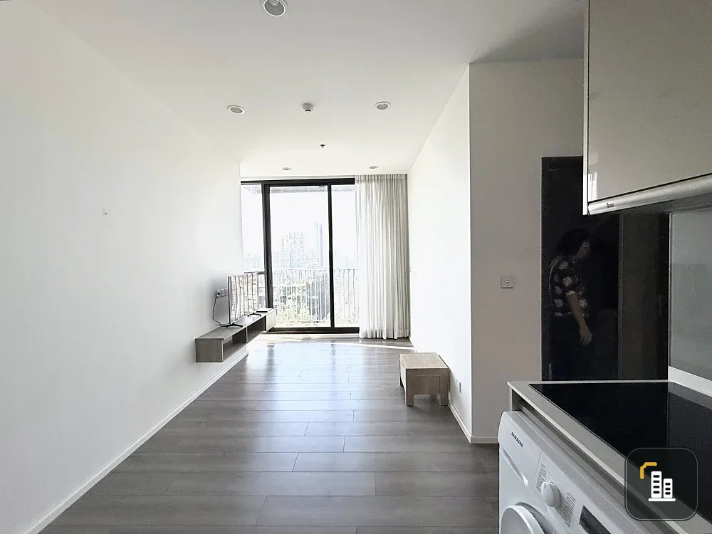 Condo for rent: Whizdom Essence Sukhumvit, corner unit, 21st floor, high floor with full amenities, ready to move in.