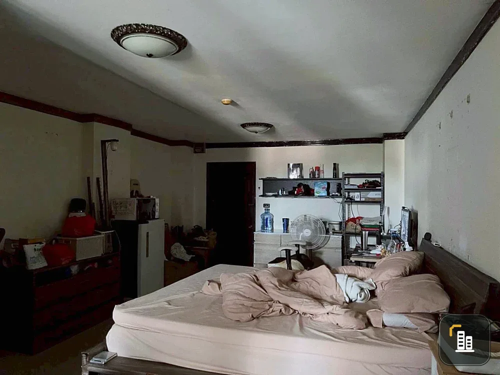 Urgent sale! Champs Elysees Tiwanon. Spacious room with ample living space. Great value. You don't want to miss this!