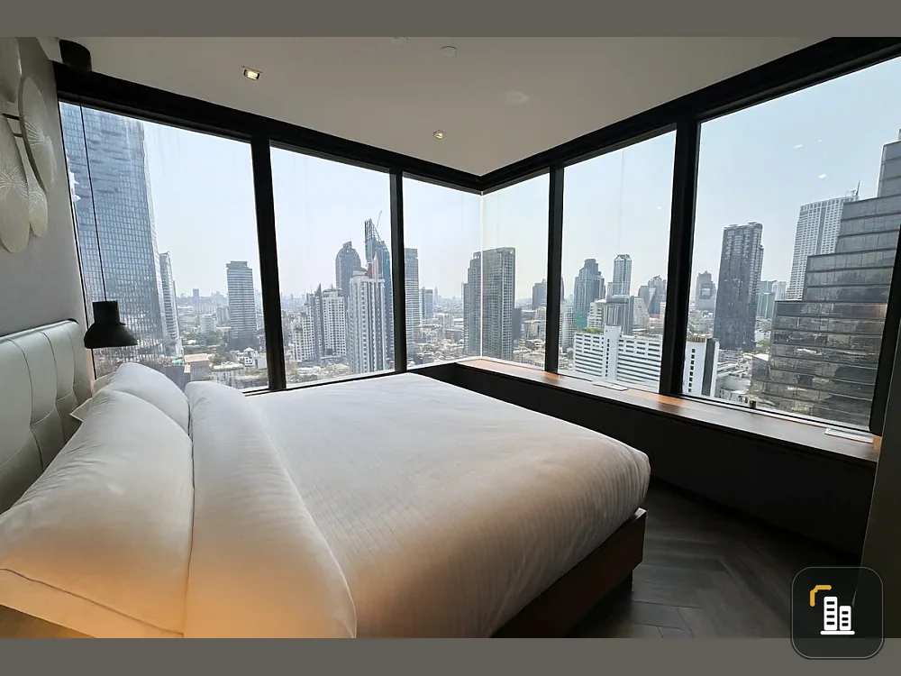 Selling a beautiful unit at Ashton Silom, 25th floor, fully furnished. Book now!