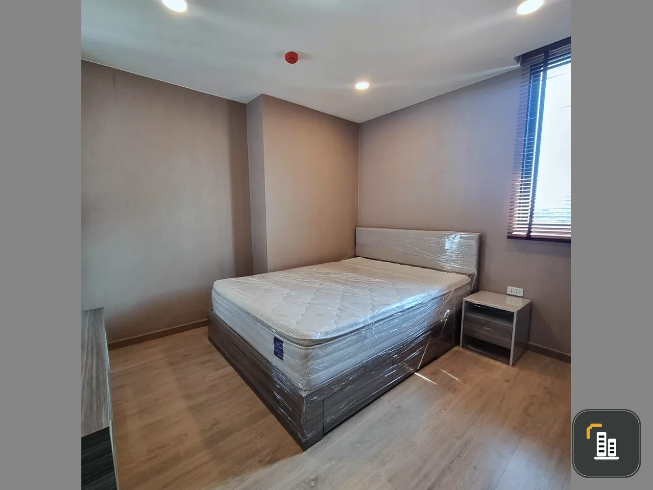 Selling The Cube Urban Sathorn-Chan, 6th floor, corner unit with pool view. Book now!