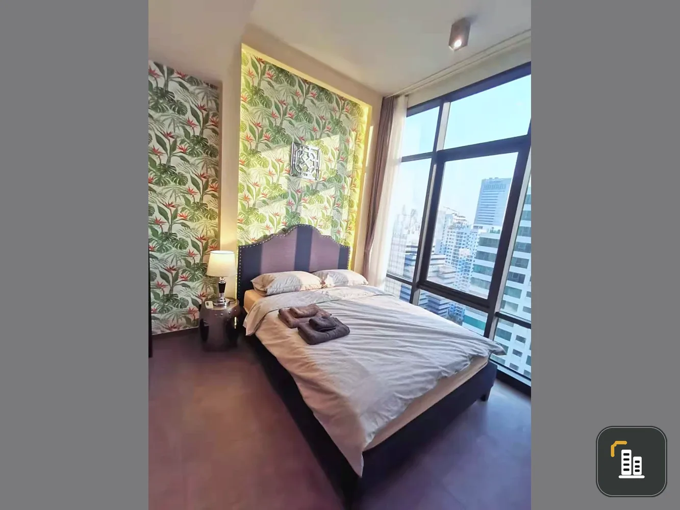 For rent: The Lofts Asoke, 1 bedroom. High-quality wallpaper and fully furnished. What are you waiting for?