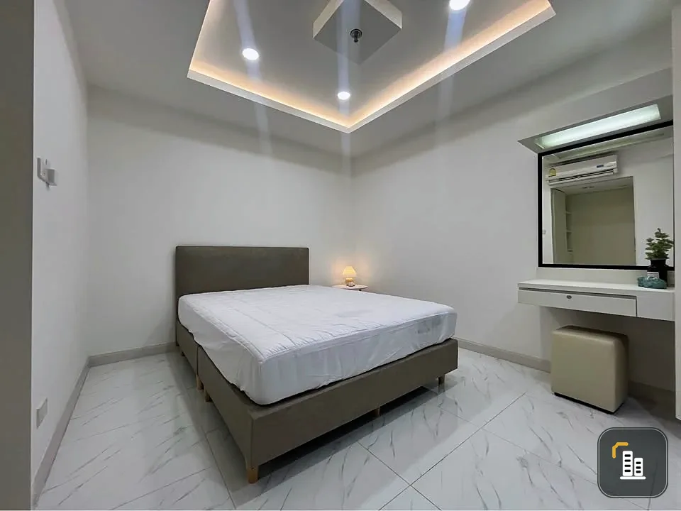 For sale or rent: River Heaven, Daisy building, very large unit with Bangkok Bridge view. Book now before it's too late!