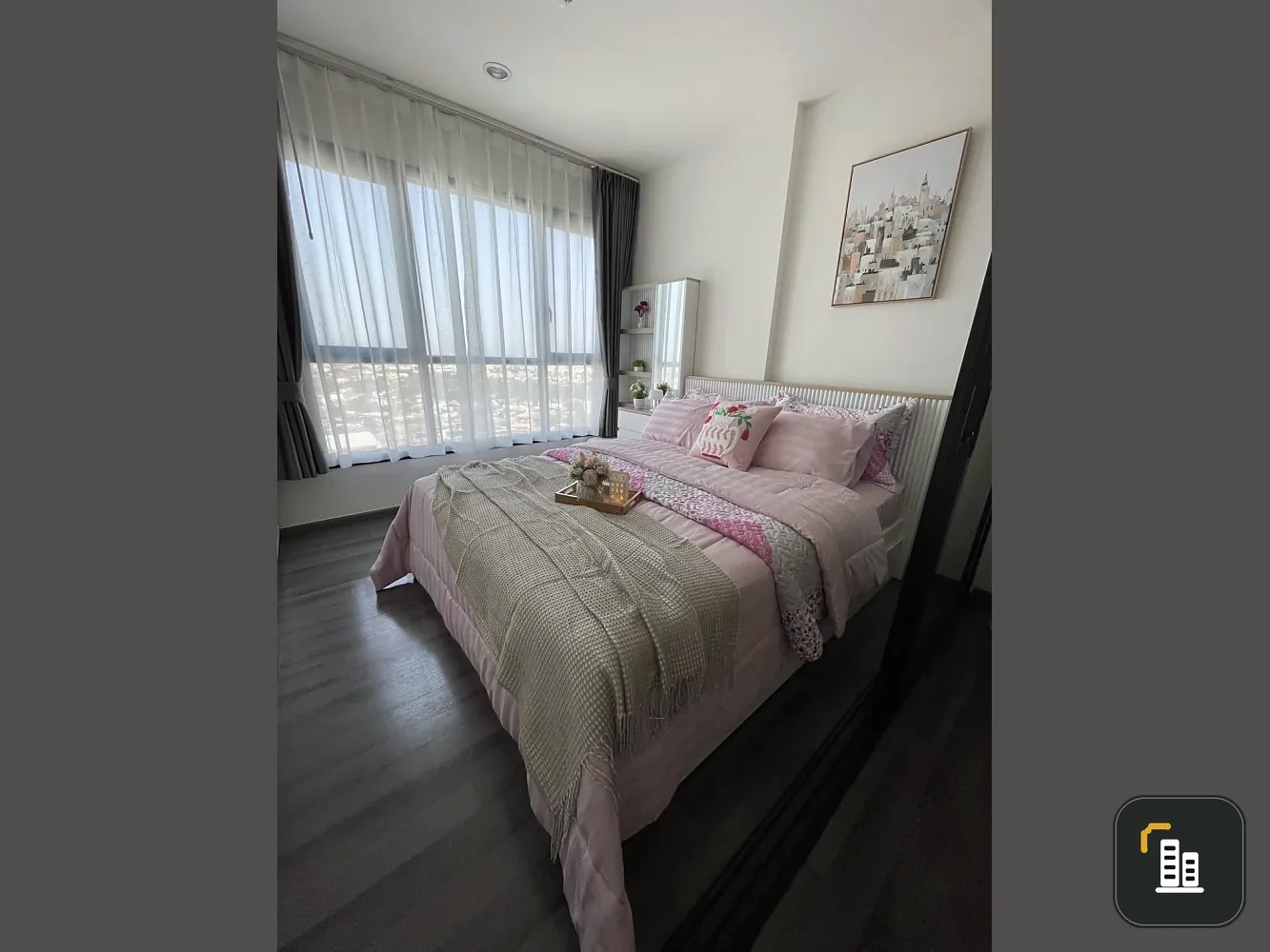 Selling a unit at The Base Park East, on a very high floor (26th floor). Beautifully decorated in a sweet and lovely style. Book now!