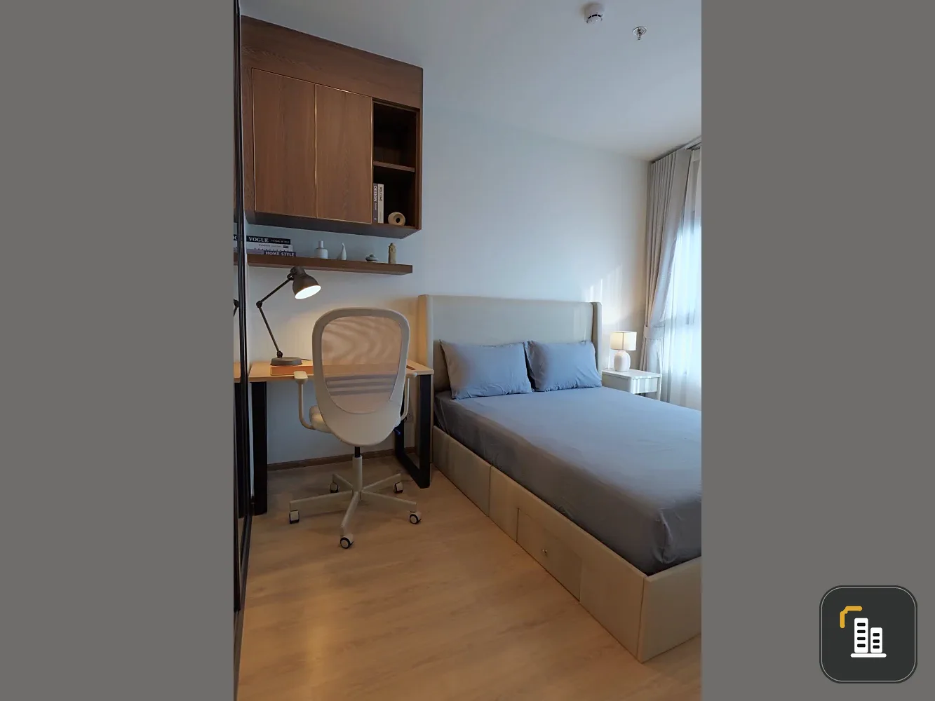 For rent: Life Rama 4 - Asoke, 1 bedroom apartment, fully furnished with complete amenities. Don't miss out!