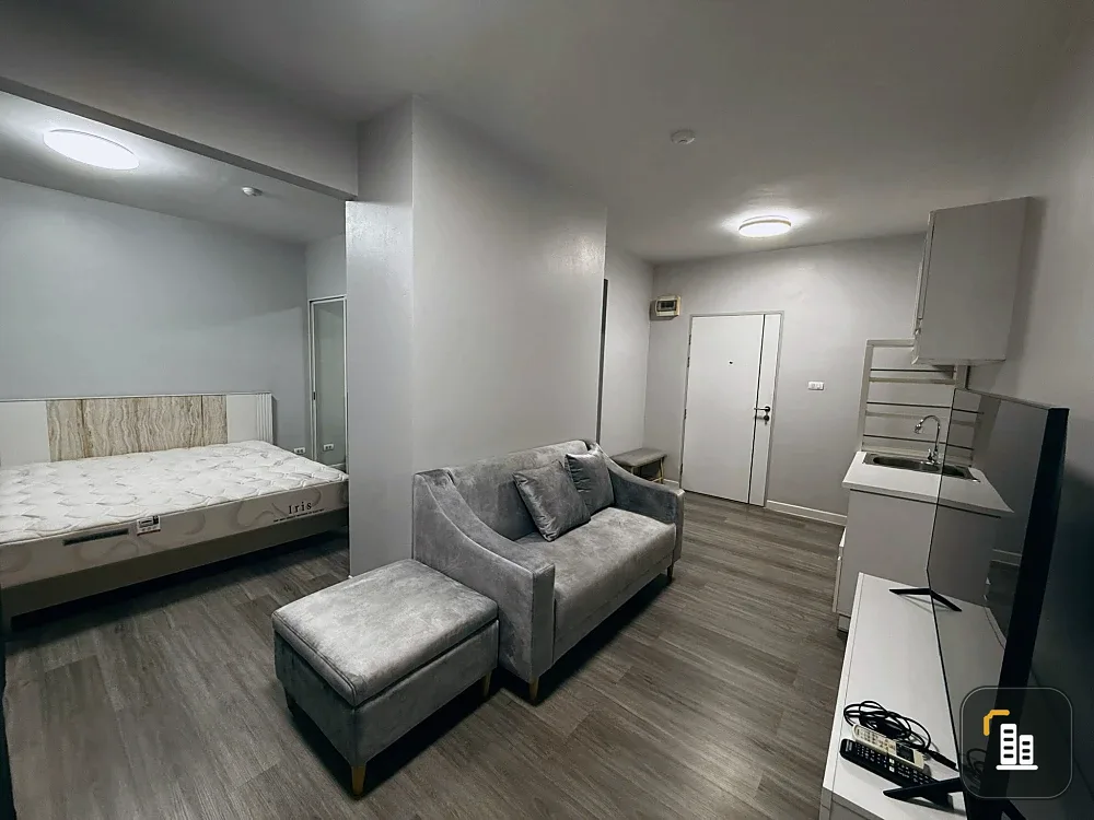 For sale: A Space Kaset, 3rd floor, poolside view, super chill atmosphere. Includes furniture and appliances (everything included). Book now!