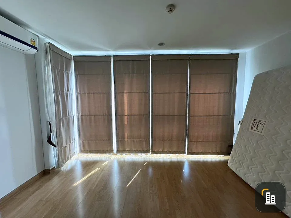 For sale: U Delight @ Huai Khwang Station, Building D, 6th floor. Spacious room with clearly defined areas. Don't miss out!