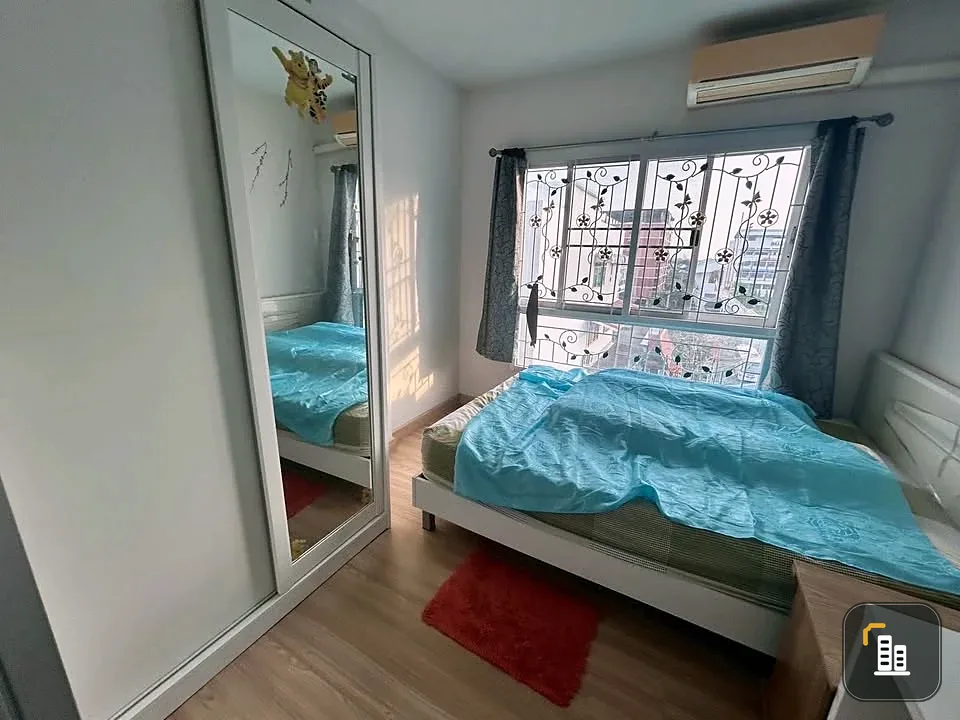Selling The Kith Chaengwattana condos. Nice rooms, great location, convenient transportation, fully furnished. Book now!