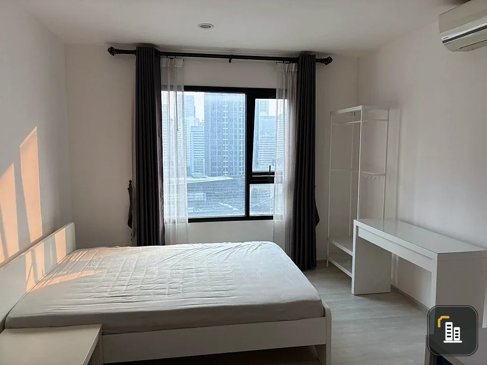Life Asoke condo for sale, high floor, ready to move in, fully furnished. Book now!