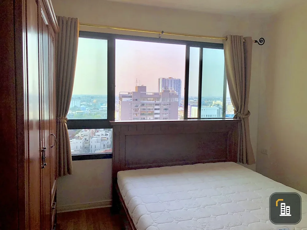 Condo for sale at Lumpini Place Pinklao 2. City view, bright and airy. Buy now!!