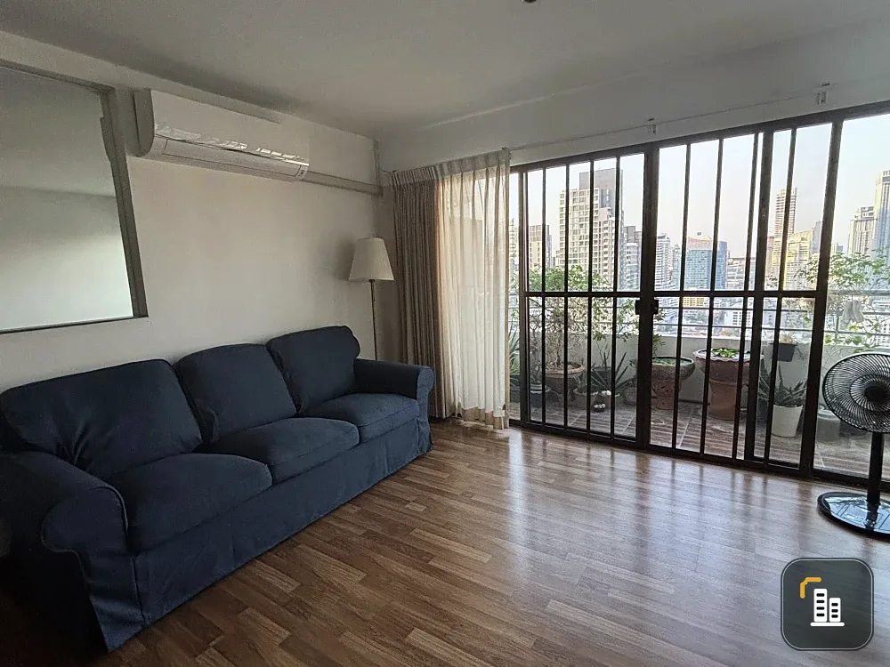 For rent: Top View Tower, Sukhumvit 59, 28th floor. Beautiful view, very spacious unit with 3 bedrooms and 2 bathrooms. Don't miss out!