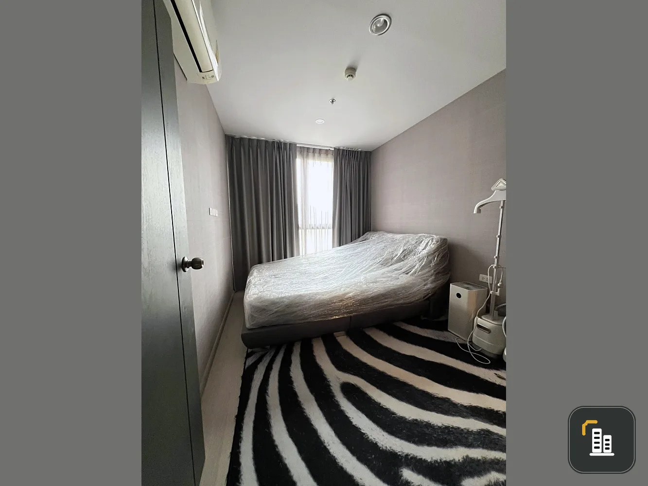 Selling a corner condo unit at Elio del Nest. Enjoy privacy and convenience all in one place. Buy now before you miss this opportunity!