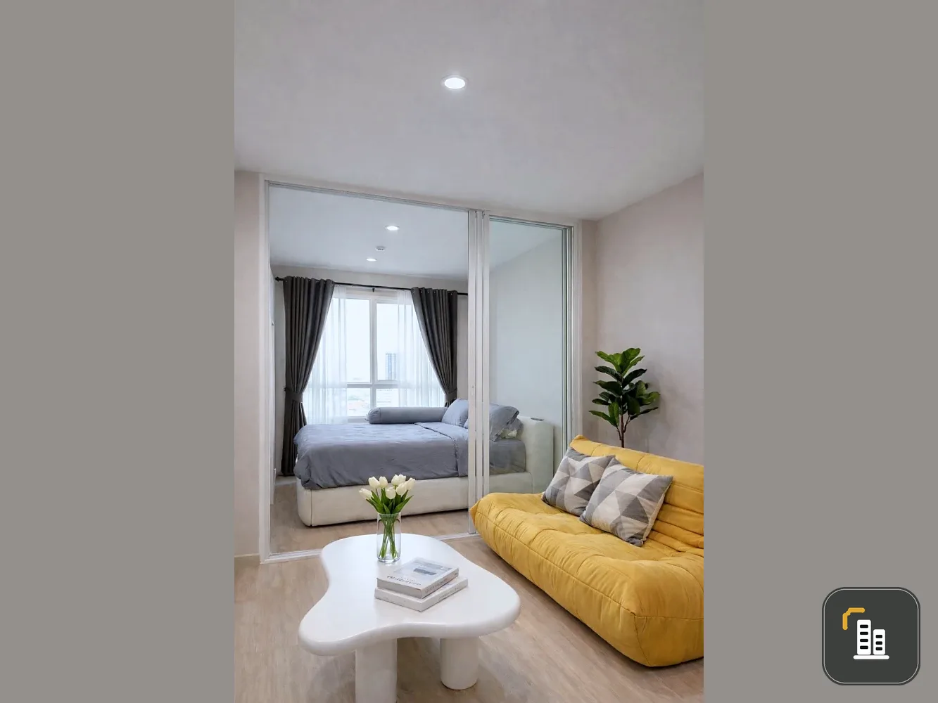 Selling The Tempo Grand Sathorn-Wutthakan. The room is cool and breezy all the time, very bright and comfortable.